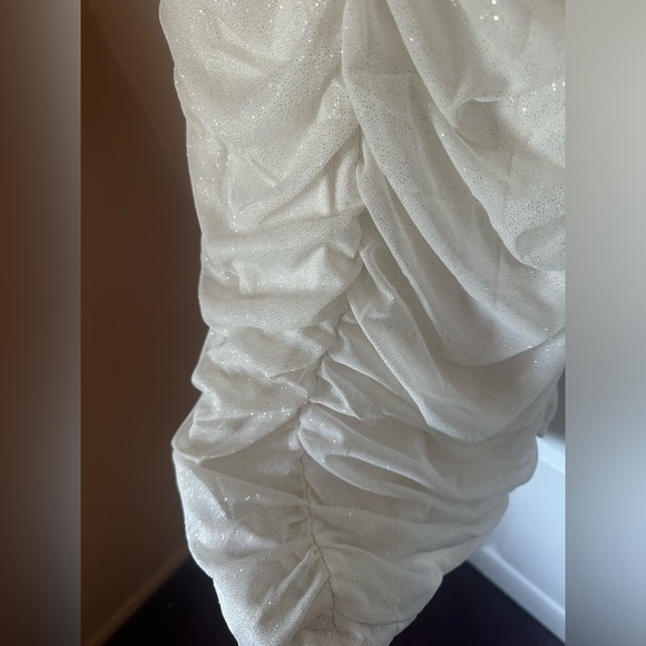 NWT Strapless White w/ Glitter dress; Juniors large - Picture 10 of 12